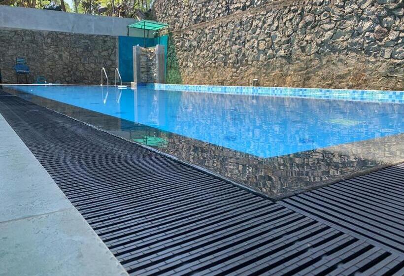 اتاق استاندارد سه نفره, Pub Ceylon Hostel