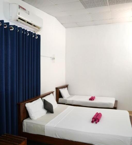 اتاق استاندارد سه نفره, Pub Ceylon Hostel