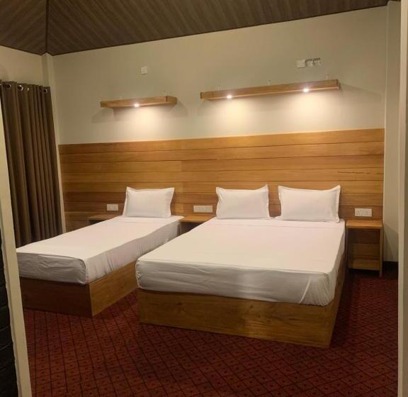 اتاق لوکس سه تخته, Pub Ceylon Hostel