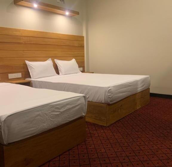 اتاق لوکس سه تخته, Pub Ceylon Hostel