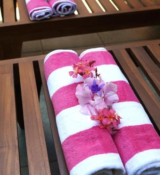 Standard Triple Room with Terrace, Pub Ceylon Hostel