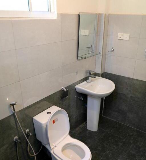 Standard Triple Room with Terrace, Pub Ceylon Hostel