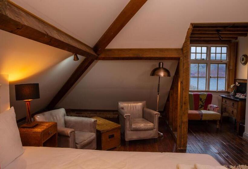 Полулюкс Вид на Озеро, Haweswater Hotel