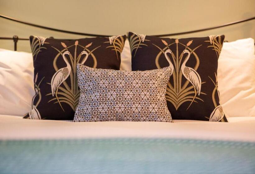 Полулюкс Вид на Сад, Haweswater Hotel