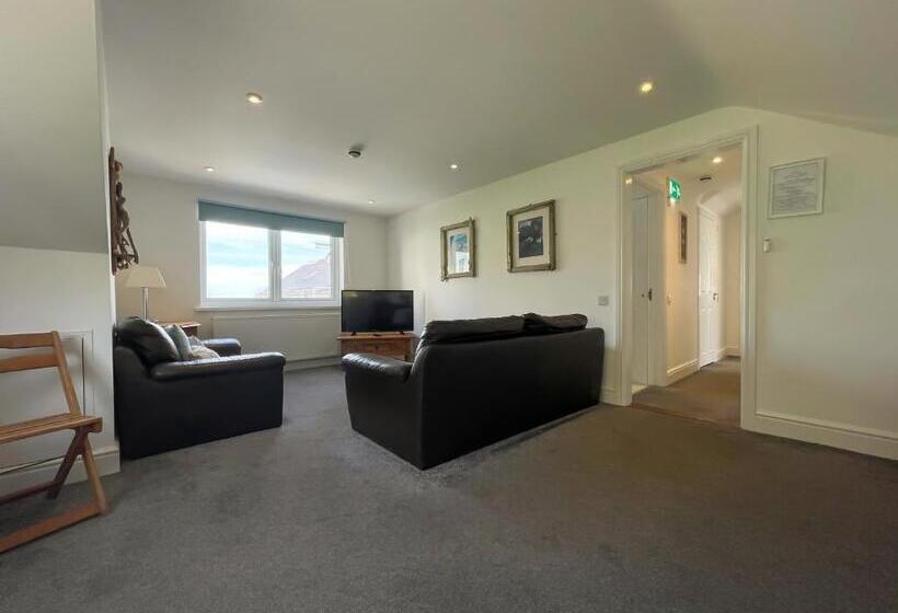 Family Suite, Driftwood Spars