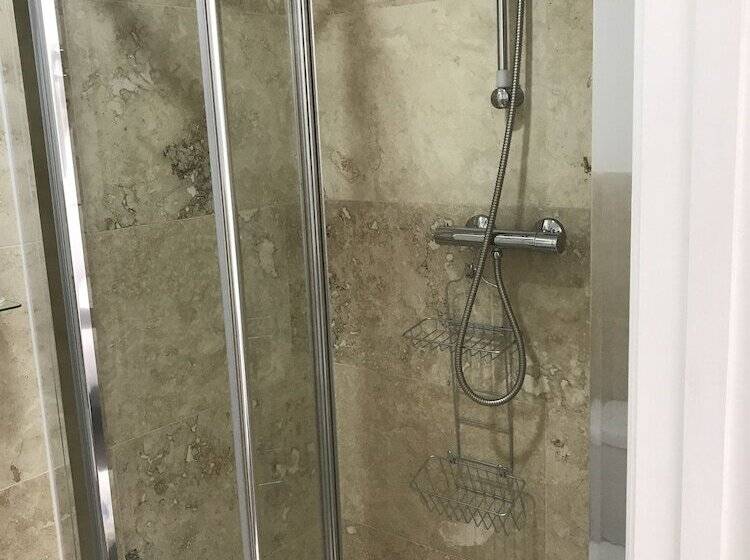 חדר סטנדרט לארבעה, St George Hotel Great Yarmouth