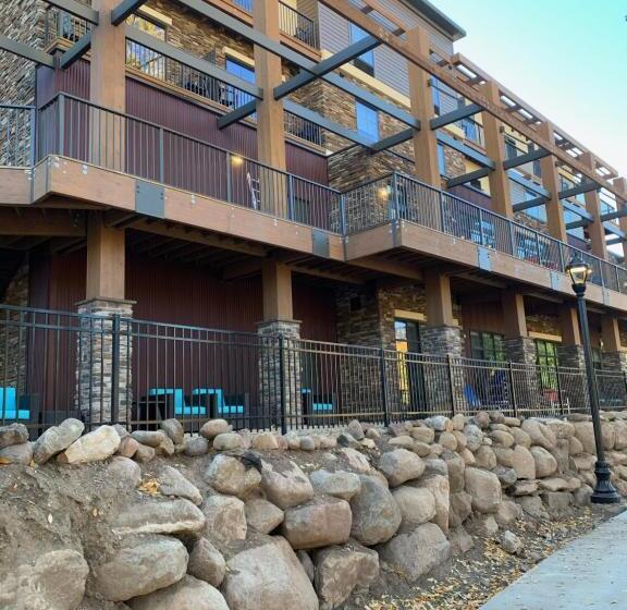 Апартаменты 1 Спальня с Балконом, Holiday Inn Express Durango Downtown  Animas River