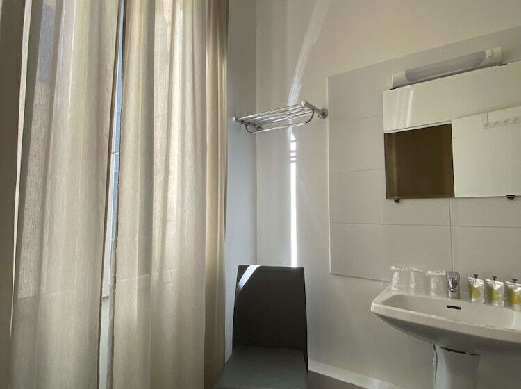 Номер Стандарт, Kyriad Direct Beziers Centre