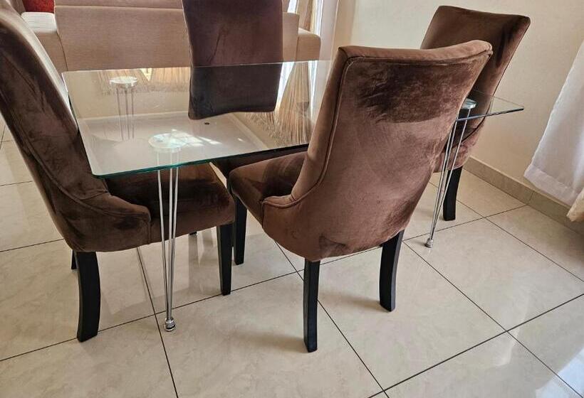 Апартаменты 2 Спальни, Booth Suite Hotel Mafikeng