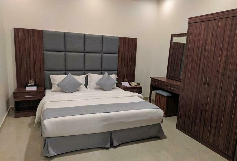 اتاق اکونومی, La Perla