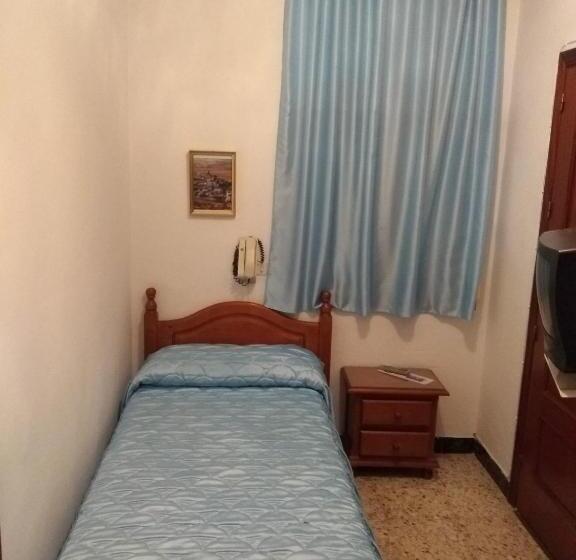 Номер Стандарт Трехместный, Hostal San Francisco