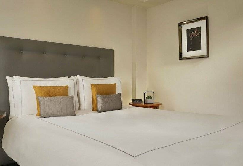 Номер Executive, Park Plaza Victoria London
