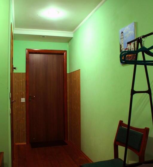 חדר בסיסי, Motel Pid Strihoyu