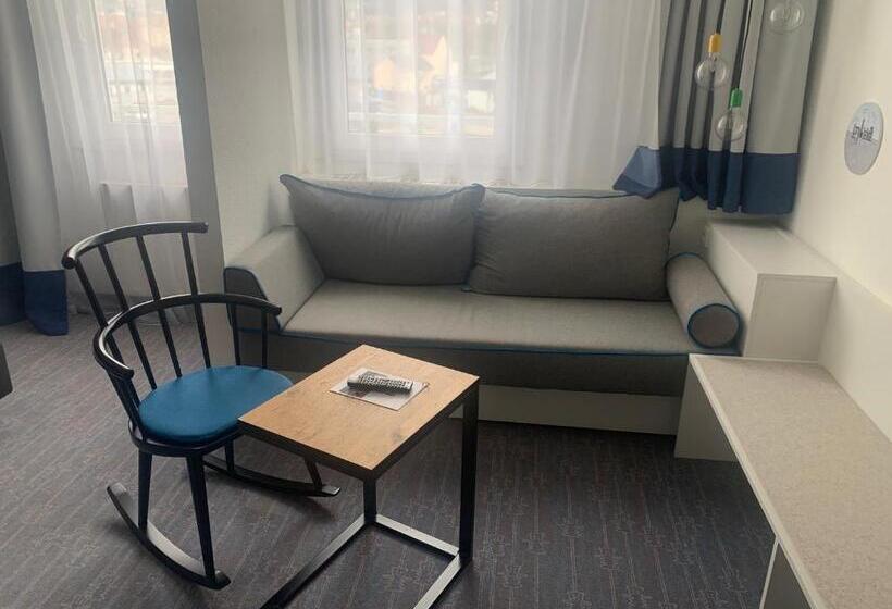Номер Стандарт с Гостиной, Vienna House Easy By Wyndham Amberg