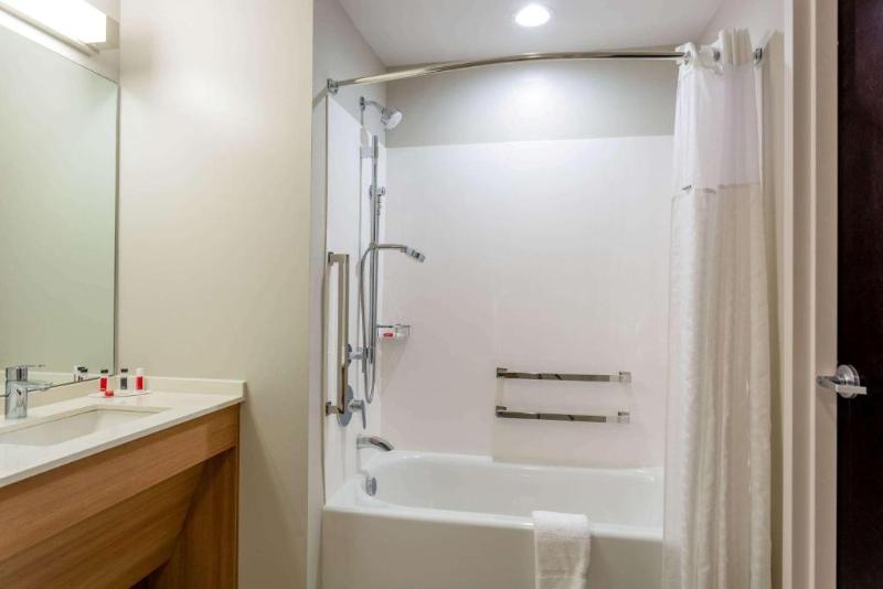 Номер Стандарт Адаптированный для Инвалидов, Microtel Inn Suites By Wyndham South Hill