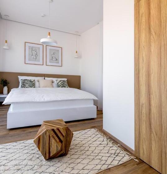 Люкс, Apartmánový Dům U Tomana