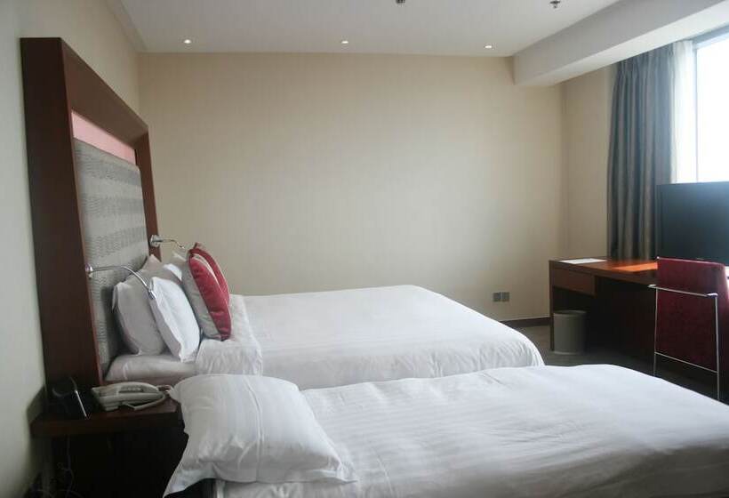 스탠다드 룸, Novotel Atlantis Shanghai   Breakfast In The Clouds With River View In The Revolving Restaurant
