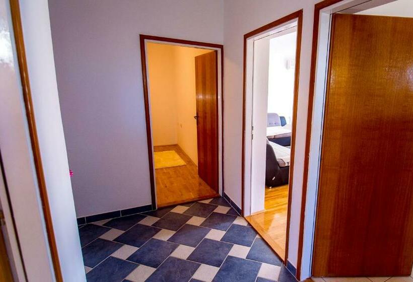 سوئیت با بالکن, Apartman Katarina