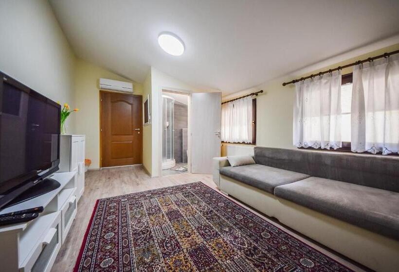 اتاق خانوادگی, Apartments Maria