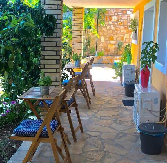 Номер Стандарт, Tzavelitiko Home