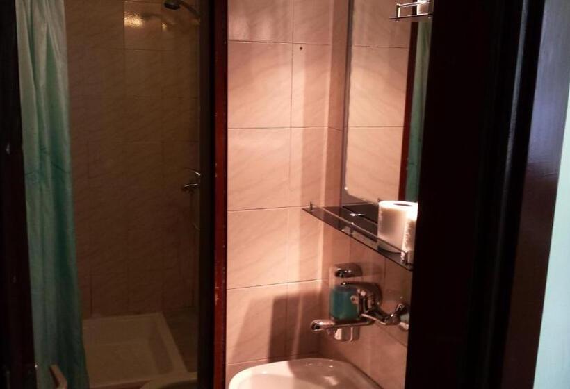 اتاق استاندارد با سرویس بهداشتی مشترک, Guest House Gaja