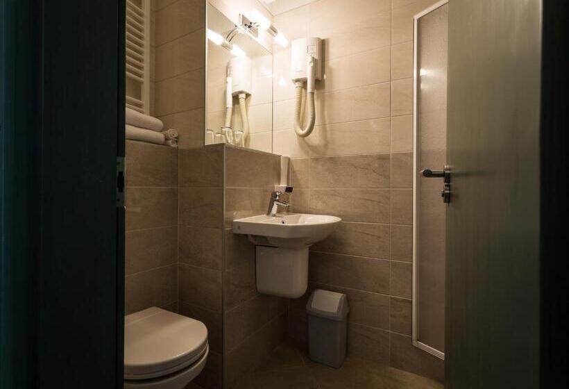 اتاق استاندارد, Corvin Hotel Budapest Corvin Wing