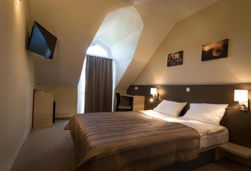 اتاق استاندارد, Corvin Hotel Budapest Corvin Wing