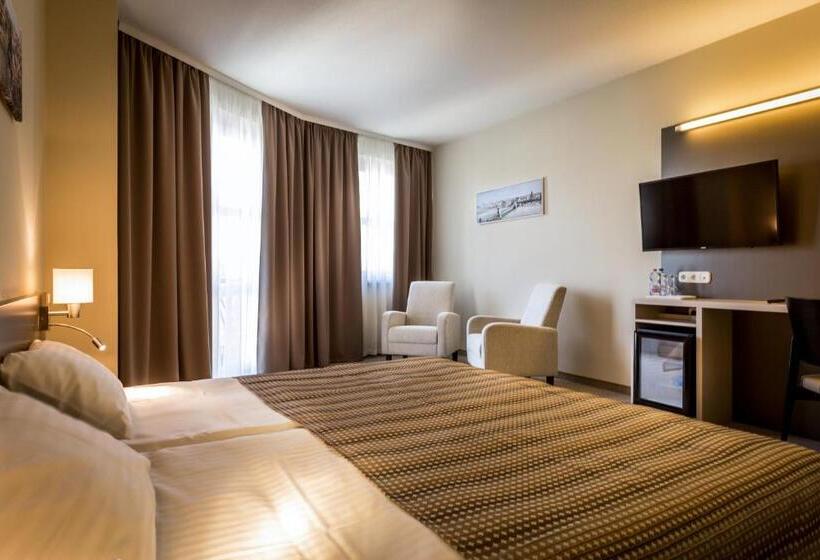 اتاق سوپریور, Corvin Hotel Budapest Corvin Wing
