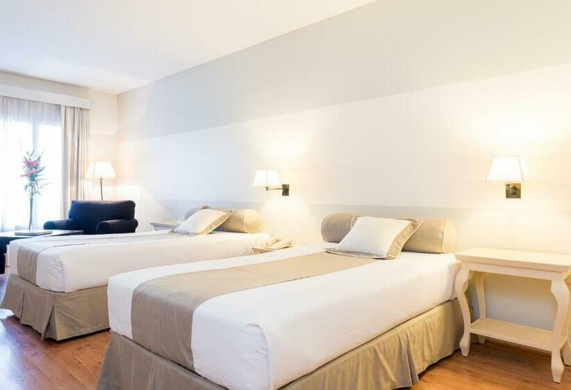 管理人员工作室, Loi Suites Recoleta