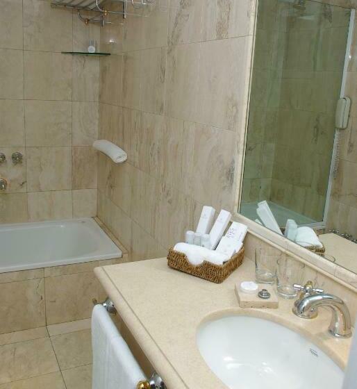 管理人员工作室, Loi Suites Recoleta