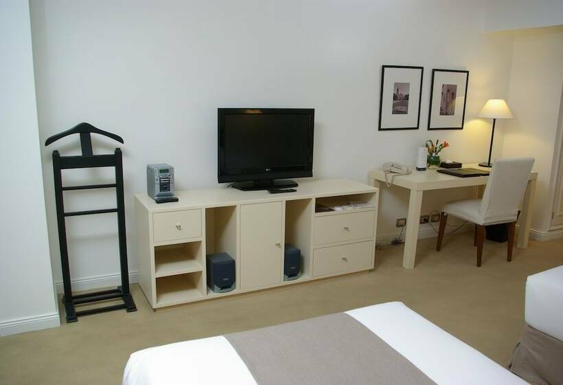 管理人员工作室, Loi Suites Recoleta