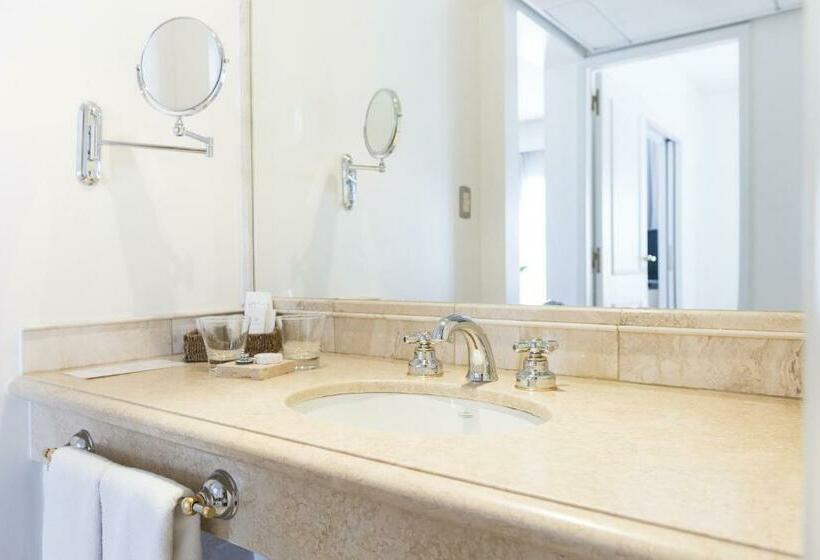 行政套房, Loi Suites Recoleta