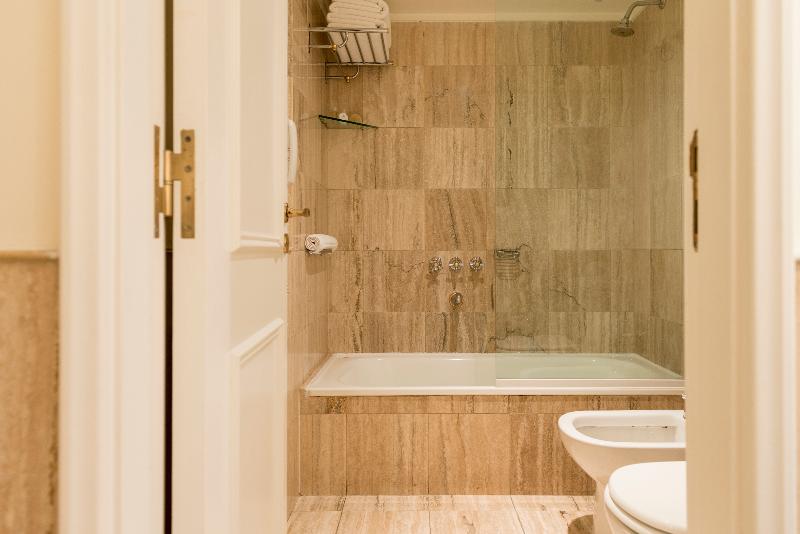 标准工作室, Loi Suites Recoleta