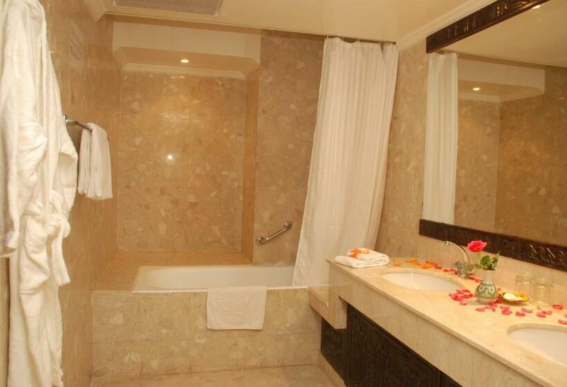 Люкс, Oasis Hotel & Spa