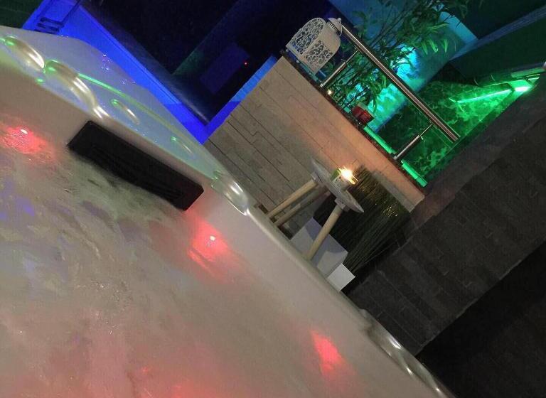 اتاق لوکس, Saija Resort