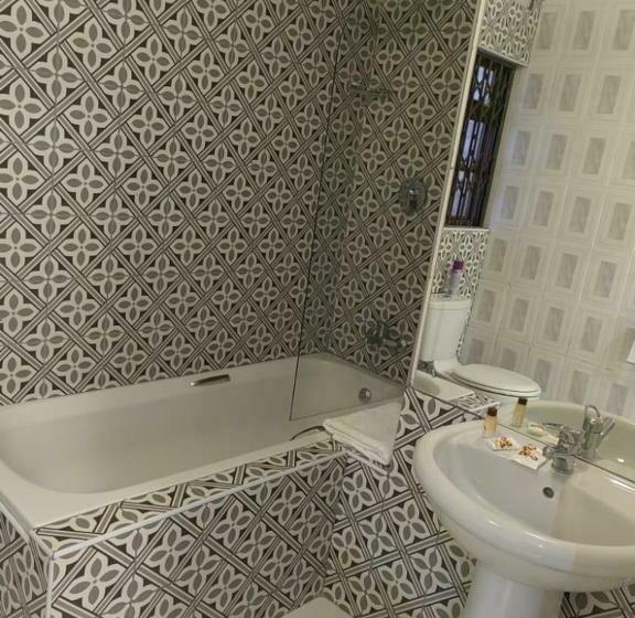 اتاق استاندارد, Obaa Sima Guest House