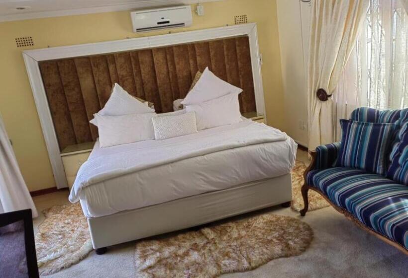 اتاق لوکس با تخت بزرگ, Obaa Sima Guest House