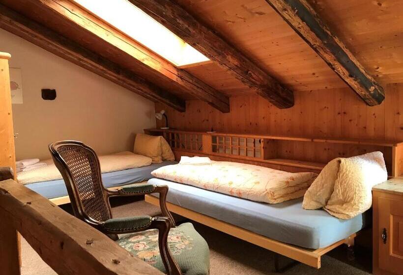 Студио Стандарт с Балконом, B&b Hotel & Appartements Chasa Valär