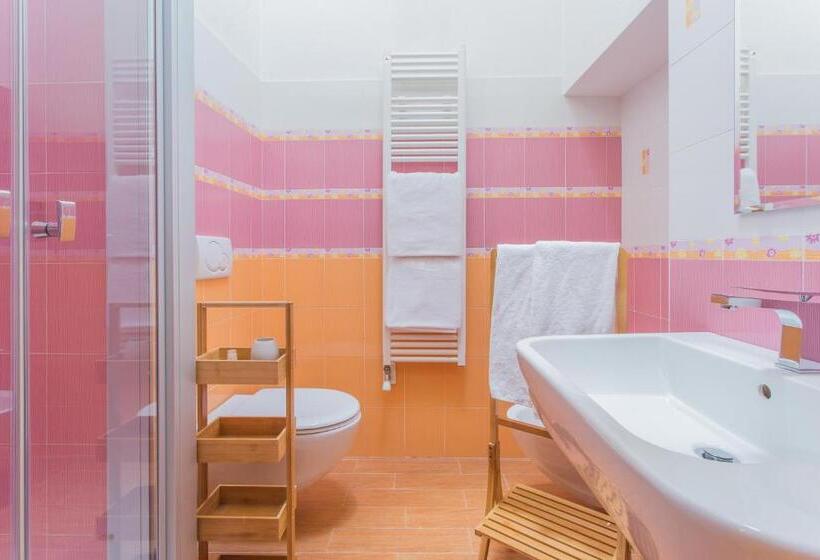 Четырехместный Номер Стандарт, B&b White Moon