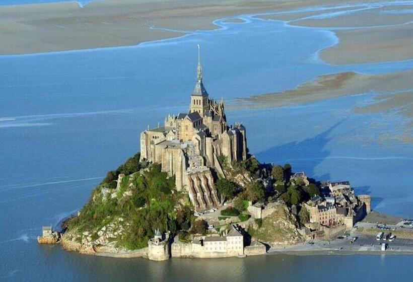 Номер Economy, La Bastide Du Moulin   Mont St Michel