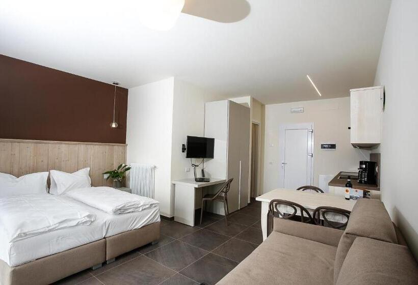 Студио Стандарт с Террасой, Residence Usignolo