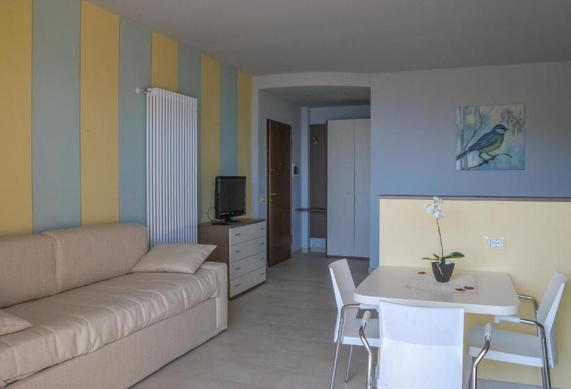 Студио Стандарт с Террасой, Residence Usignolo