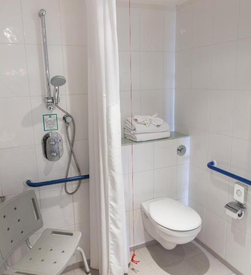 Номер Стандарт Адаптированный для Инвалидов, Holiday Inn London Camden Lock, An Ihg