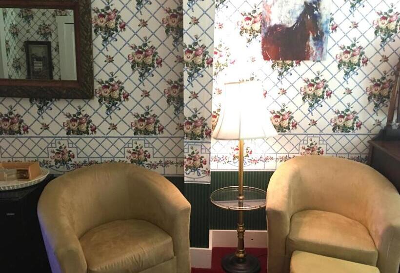Номер Стандарт Трехместный, Center Lovell Inn