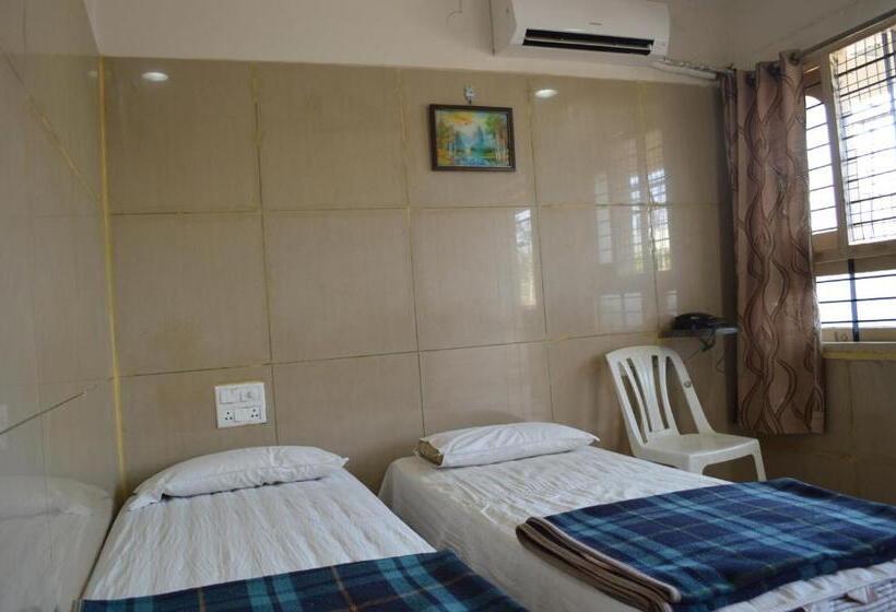 豪华房间, Mourya Deluxe A/c Lodge