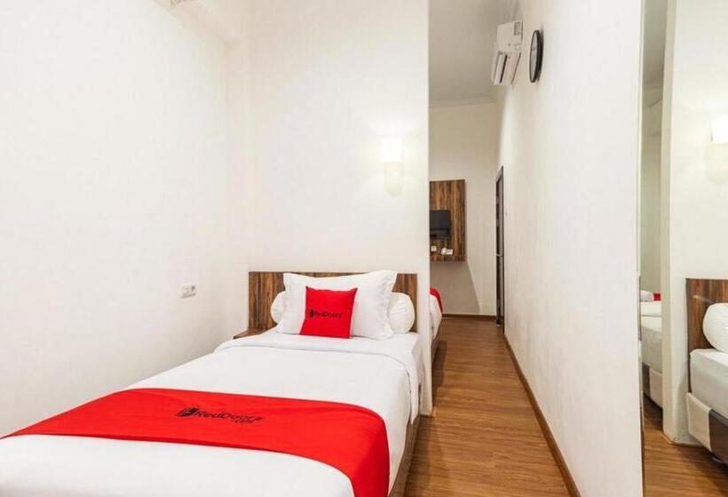 Номер Стандарт, Reddoorz @ Binjai