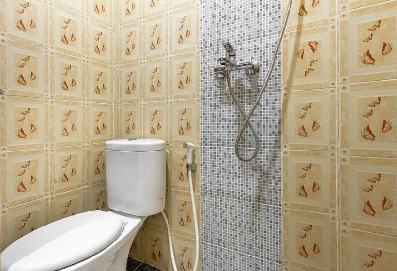 Номер Deluxe, Reddoorz Plus @ Gunungsari Surabaya
