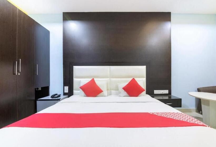 舒适三人间, Capital O 15965 Hotel Nandi Gateway