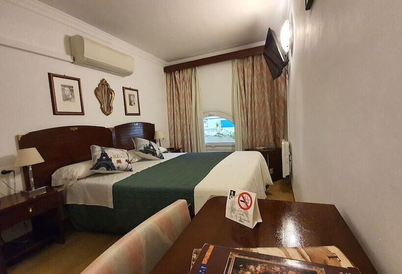 חדר אקונומי, La Residencia