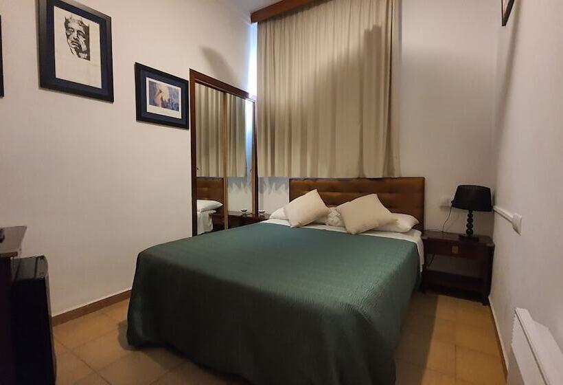 スタンダードトリプルルーム, La Residencia